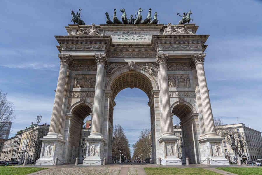Italia - Milán 094 - Arco de la Paz.jpg